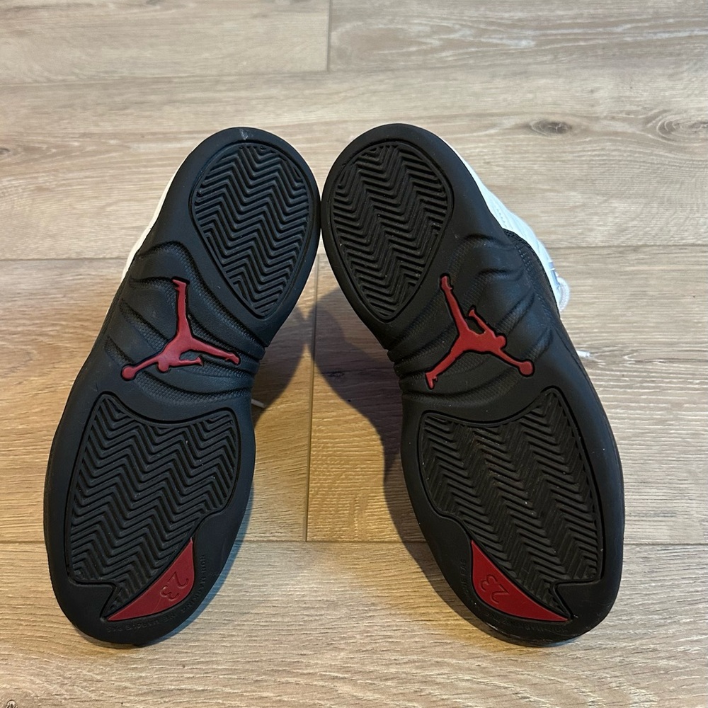 NIKE Little Kid's Jordan Size 3 Retro Red-Black 'Taxi Flip' - Picture 3 of 6